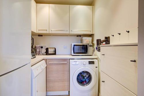 Létesítmények, Serene Family Escape - Spacious, Near Thorpe Bay and Southend, Beaches & Amenities in Shoeburyness Létesítmények, Serene Family Escape - Spacious, Near Thorpe Bay and Southend, Beaches & Amenities in Shoeburyness