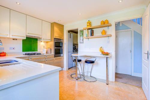 Létesítmények, Serene Family Escape - Spacious, Near Thorpe Bay and Southend, Beaches & Amenities in Shoeburyness Létesítmények, Serene Family Escape - Spacious, Near Thorpe Bay and Southend, Beaches & Amenities in Shoeburyness
