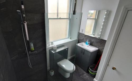 حمام, The Henrietta - Central Bath Apartment with Parking in Bathampton حمام, The Henrietta - Central Bath Apartment with Parking in Bathampton