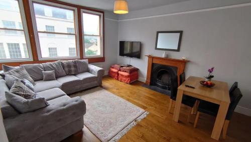 غرفة الضيوف, The Henrietta - Central Bath Apartment with Parking in Bathampton غرفة الضيوف, The Henrietta - Central Bath Apartment with Parking in Bathampton