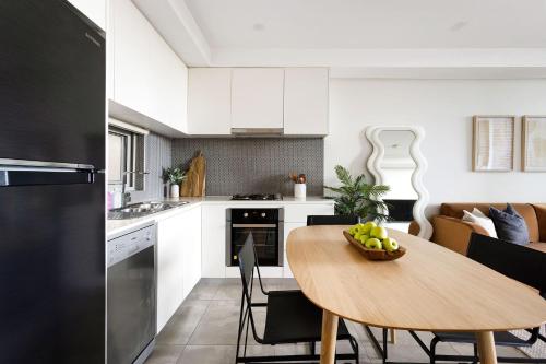 Kahlo Alexandria - Stylish 2 bdrm Walk to Train in Alexandria Kahlo Alexandria - Stylish 2 bdrm Walk to Train in Alexandria