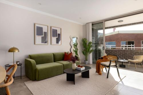 Kahlo Alexandria - Stylish 2 bdrm Walk to Train in Alexandria Kahlo Alexandria - Stylish 2 bdrm Walk to Train in Alexandria