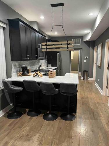 Neutral Spiraled Vibes in North Lawndale Neutral Spiraled Vibes in North Lawndale