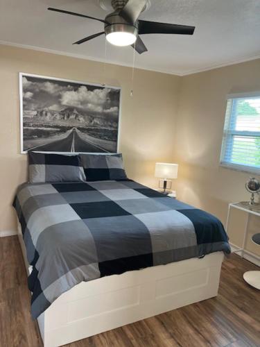 Quiet rooms by South Lakeland with private bath in Mulberry (FL) Quiet rooms by South Lakeland with private bath in Mulberry (FL)