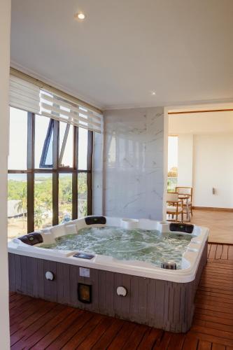 Baño al aire libre, Tanga Beach Resort in Tanga Baño al aire libre, Tanga Beach Resort in Tanga