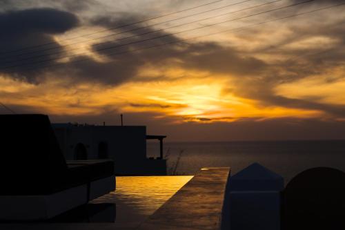 Sunset Faros in أكروتيري Sunset Faros in أكروتيري