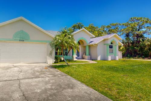 Happy Beachy Casa in Lakewood Park (FL) Happy Beachy Casa in Lakewood Park (FL)