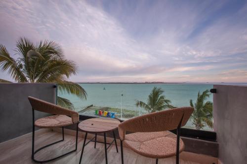 Surrounding environment, Malecon 1680 in Zona Comercial Surrounding environment, Malecon 1680 in Zona Comercial