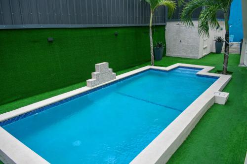 Swimming pool, Villa De Cruz - Executive Suite in Scarborough Swimming pool, Villa De Cruz - Executive Suite in Scarborough