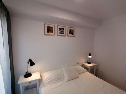 Guestroom, Piso pl 2B, 20min Plaza Cataluna in San Adrian de Besos Guestroom, Piso pl 2B, 20min Plaza Cataluna in San Adrian de Besos