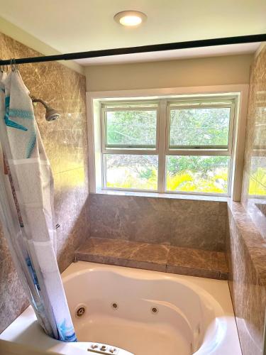 バスルーム, Modern Luxury Beach House Kailua in カイルア オアフ(HI) バスルーム, Modern Luxury Beach House Kailua in カイルア オアフ(HI)