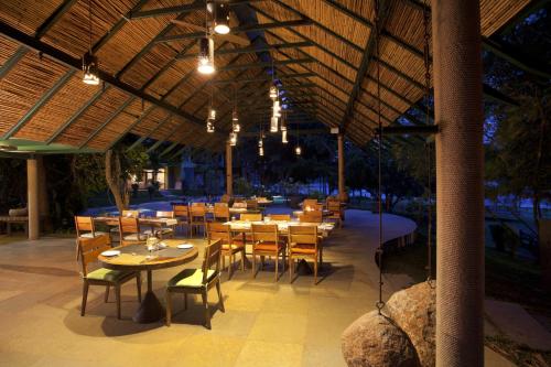 Restaurant, Waterwoods Lodges And Resorts in N. Begur Restaurant, Waterwoods Lodges And Resorts in N. Begur
