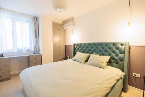 Downtown Hidden Garden with Jacuzzi in Bucharest