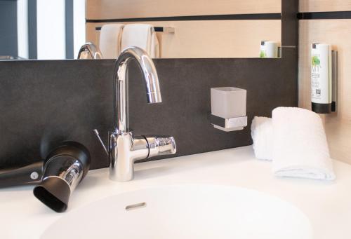 Bathroom, HBS Hotel by WMM Hotels in Halberstadt Bathroom, HBS Hotel by WMM Hotels in Halberstadt