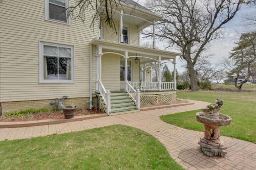 Lake Michigan Vacation Rental with Private Beach! in 威斯康星州拉辛 (WI) Lake Michigan Vacation Rental with Private Beach! in 威斯康星州拉辛 (WI)