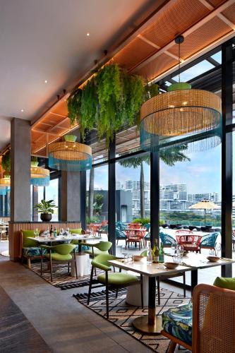 Restaurant, Momentus Hotel Alexandra near Fusionopolis @ One-North Restaurant, Momentus Hotel Alexandra near Fusionopolis @ One-North