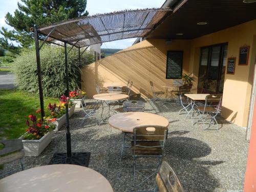 ระเบียง/ชานเรือน, โรงแรมกองปานีลเอเปอเน่ดิสซี่ (Campanile Epernay Dizy Hotel) in ดิซซี่ ระเบียง/ชานเรือน, โรงแรมกองปานีลเอเปอเน่ดิสซี่ (Campanile Epernay Dizy Hotel) in ดิซซี่