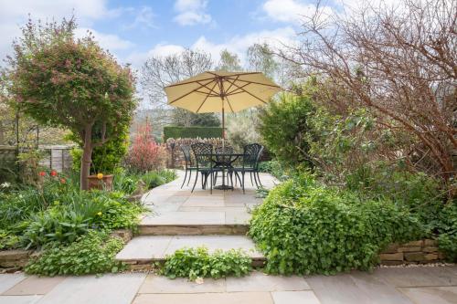 สวน, Luxury Cheltenham Home with EV charger - Lechampton Hills in ปิลลีย์ สวน, Luxury Cheltenham Home with EV charger - Lechampton Hills in ปิลลีย์