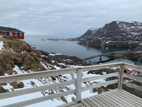 Balkon/Terrasse, Dejlig og et godt hus, Hotel in Sisimiut Balkon/Terrasse, Dejlig og et godt hus, Hotel in Sisimiut
