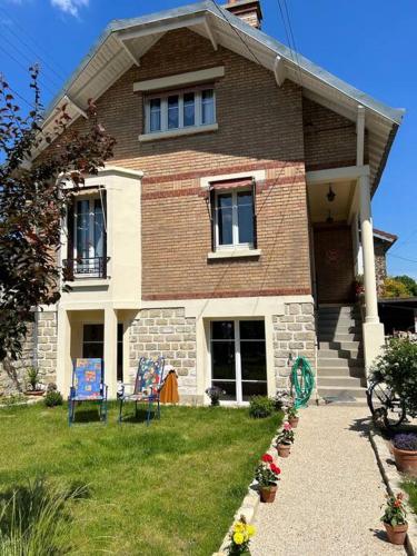 Villa modern avec jardin proche Paris RER A 10min