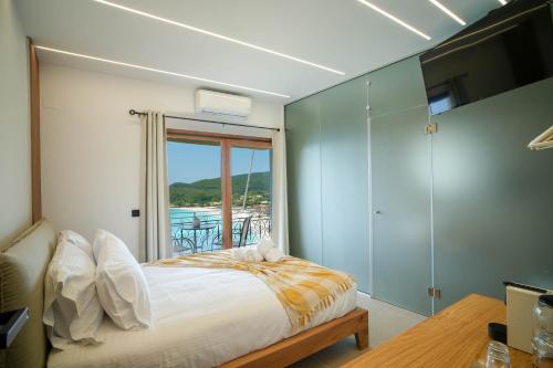Omnia Deluxe Rooms in Parga Omnia Deluxe Rooms in Parga
