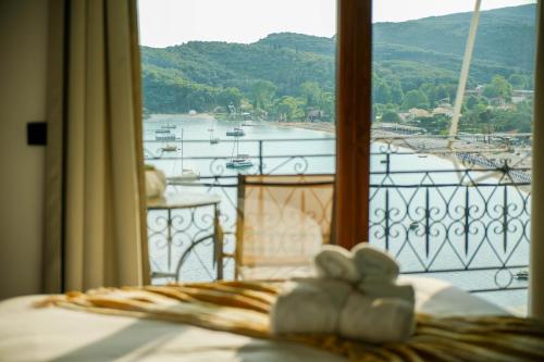 Omnia Deluxe Rooms in Parga Omnia Deluxe Rooms in Parga