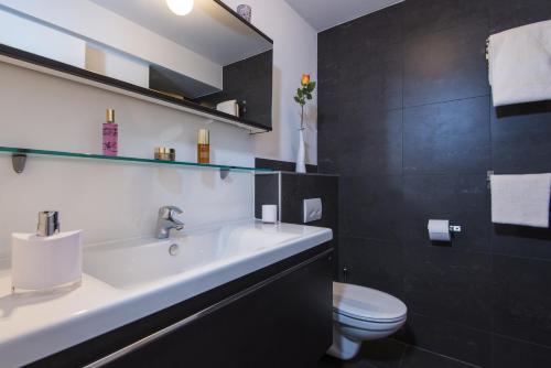ห้องน้ำ, Chalet Enzian by AlpenTravel in กลางเมืองบัด กาสไตน์ ห้องน้ำ, Chalet Enzian by AlpenTravel in กลางเมืองบัด กาสไตน์