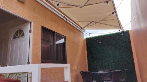 balkon/terras, Hogar Doña Gloria (Hogar Dona Gloria) near Diego Aracena International Airport balkon/terras, Hogar Doña Gloria (Hogar Dona Gloria) near Diego Aracena International Airport