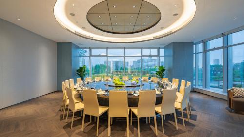 Étterem, Holiday Inn Changchun Oriental Plaza By IHG in Csangcsun Étterem, Holiday Inn Changchun Oriental Plaza By IHG in Csangcsun