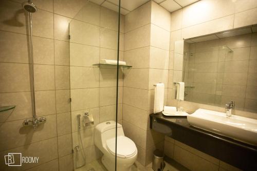 화장실, Roomy Signature Hotel in 이슬라마바드 화장실, Roomy Signature Hotel in 이슬라마바드