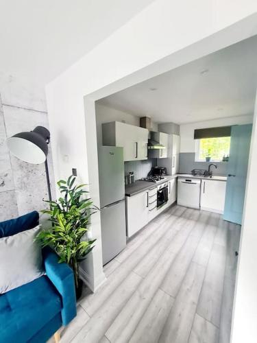 Spacious house / FREE parking / NO PARTY ! in East End Spacious house / FREE parking / NO PARTY ! in East End