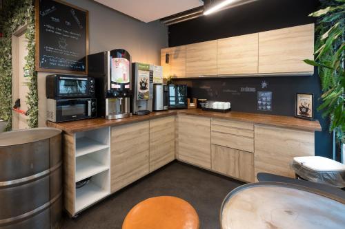 keuken, Auberge Jeunesse Charleroi Youth Hostel in Charleroi keuken, Auberge Jeunesse Charleroi Youth Hostel in Charleroi