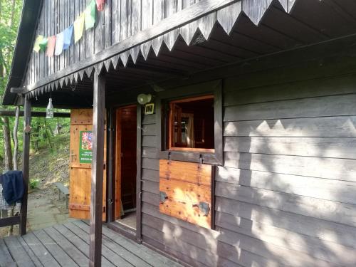 A szálláshely kívülről, Chatrč pod Babou (Chatrc pod Babou) in Krivoklat A szálláshely kívülről, Chatrč pod Babou (Chatrc pod Babou) in Krivoklat