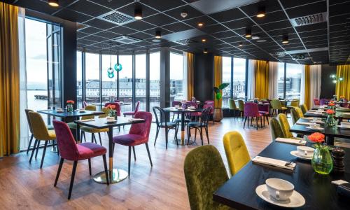 Restaurang, Thon Hotel Ålesund (Thon Hotel Alesund) in Ålesund Restaurang, Thon Hotel Ålesund (Thon Hotel Alesund) in Ålesund