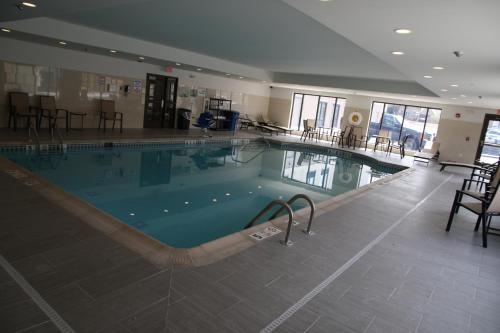 Swimming pool, Wingate by Wyndham Niagara Falls in Niagara Falls (NY) Swimming pool, Wingate by Wyndham Niagara Falls in Niagara Falls (NY)