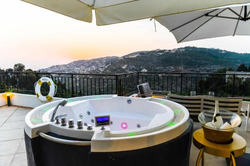 수영장, Beit Lebbos Boutique Hotel in 바르 릭스 수영장, Beit Lebbos Boutique Hotel in 바르 릭스