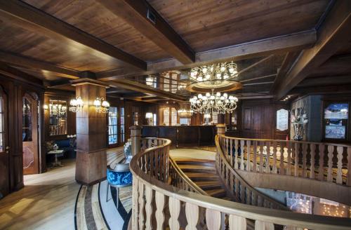 Lobby, Cristal Palace Hotel in Madonna di Campiglio Lobby, Cristal Palace Hotel in Madonna di Campiglio