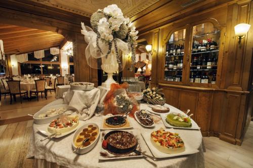 Food and beverages, Cristal Palace Hotel in Madonna di Campiglio City Center Food and beverages, Cristal Palace Hotel in Madonna di Campiglio City Center