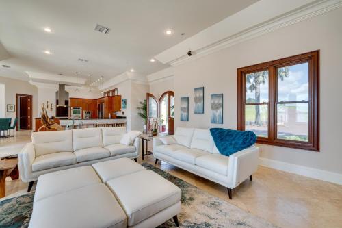 Groveland Home with Pool Luxurious Lakefront Oasis! in 豪伊在丘(FL) Groveland Home with Pool Luxurious Lakefront Oasis! in 豪伊在丘(FL)