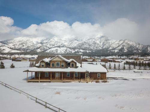 Alpine Airspace by KABINO Airpark Foosball Garage Satellite in 傑克遜洞穴 (WY) Alpine Airspace by KABINO Airpark Foosball Garage Satellite in 傑克遜洞穴 (WY)