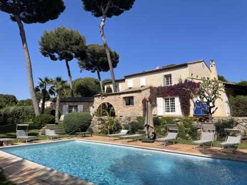 Magnifique Villa de prestige Antibes/Juan-les-Pins in Trois Moulins Magnifique Villa de prestige Antibes/Juan-les-Pins in Trois Moulins
