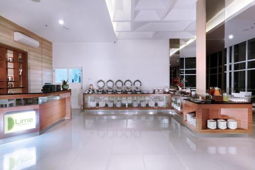 Aliments i begudes, favehotel Simpang Lima - Semarang in Semarang Aliments i begudes, favehotel Simpang Lima - Semarang in Semarang