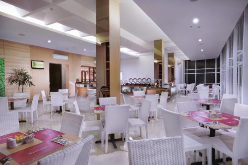 Restaurant, favehotel Simpang Lima - Semarang in Semarang Restaurant, favehotel Simpang Lima - Semarang in Semarang