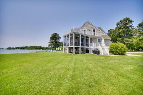 Bayfront White Stone Escape with Private Beach! in 白石 (VA) Bayfront White Stone Escape with Private Beach! in 白石 (VA)