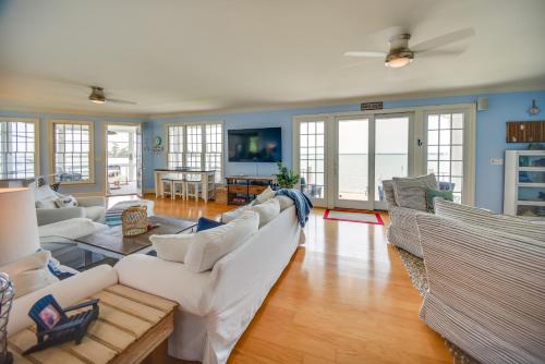 Bayfront White Stone Escape with Private Beach! in 白石 (VA) Bayfront White Stone Escape with Private Beach! in 白石 (VA)