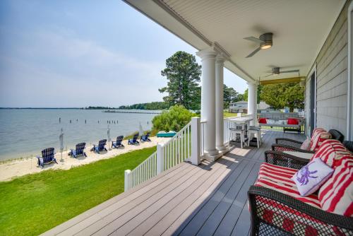 Bayfront White Stone Escape with Private Beach! in 白石 (VA) Bayfront White Stone Escape with Private Beach! in 白石 (VA)