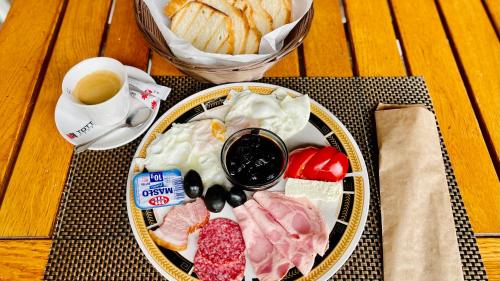 Ételek és italok, Hotel Tata Si Fii in Rojiste Ételek és italok, Hotel Tata Si Fii in Rojiste