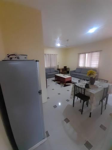 Vista exterior, Lord's Hands Guesthouse Hotel in Winneba Vista exterior, Lord's Hands Guesthouse Hotel in Winneba