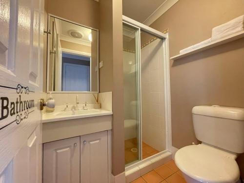 Bathroom, Secluded 6BR Pool Home l Comfortable and Quiet in Mulgoa Bathroom, Secluded 6BR Pool Home l Comfortable and Quiet in Mulgoa