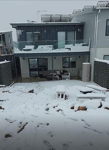 Luxury 5 Bedroom Home - Sentinel Chalet - Snowy Mountains - Jindabyne in Jindabyne Luxury 5 Bedroom Home - Sentinel Chalet - Snowy Mountains - Jindabyne in Jindabyne